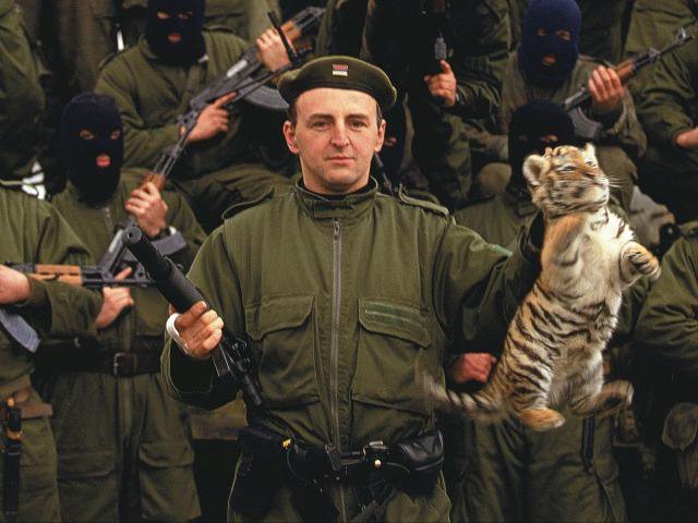 Fotografija: Arkan s tigrčkom, maskoto zločinske skupine
FOTO:TWITTER
