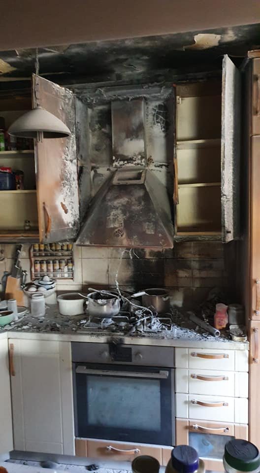 Fotografija: Zagorelo naj bi v kuhinjski napi. FOTO: Oste Bakal