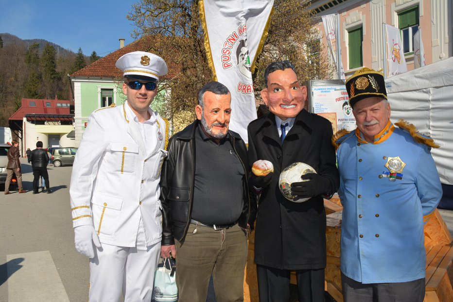 Fotografija: Predsednik vlade v odstopu, pustni župan ter glavni general pustnega karnevala Aleksander in upokojeni admiral Vlado