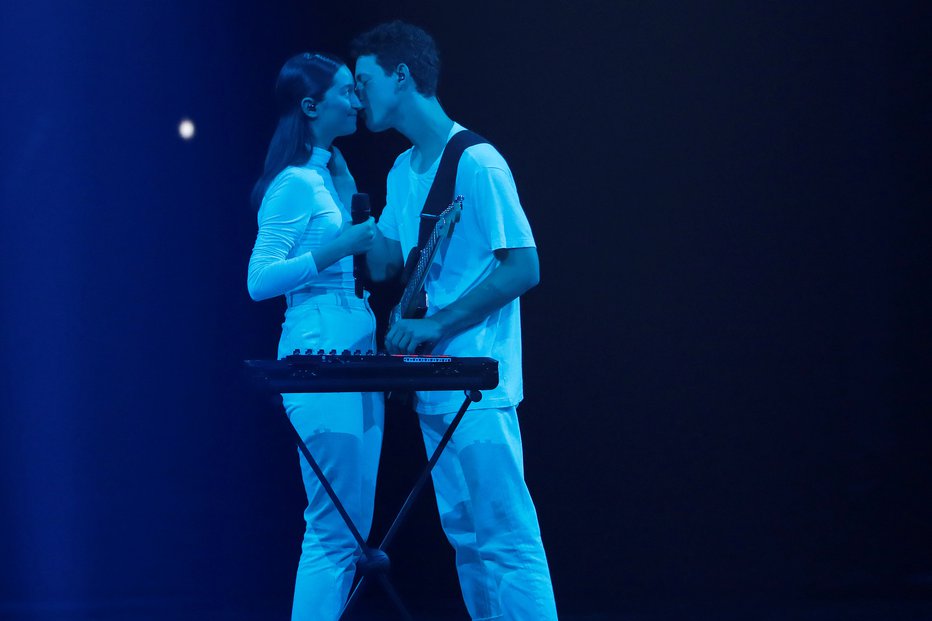 Fotografija: Zala Kralj & Gašper Šantl na finalu letošnje Evrovizije. Sta morda prav ta mlada glasbenika navdih za novonastali izbor? FOTO: Reuters