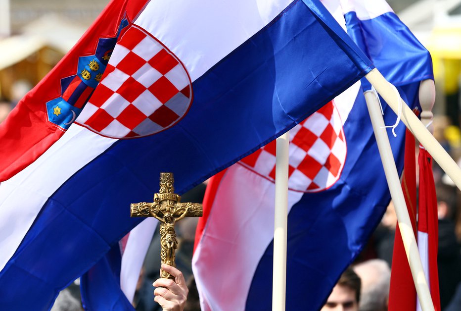 Fotografija: Sosede na severu Srbije je »razveselil« s pesmimi Thompsona in hrvaško zastavo. FOTO: Reuters