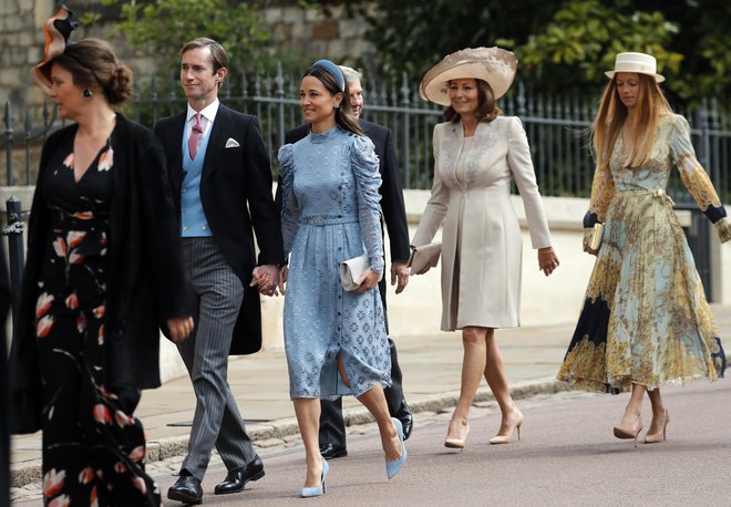 Alizee (skrajno desno) je družina Middleton spoznala na poroki lady Gabrielle.