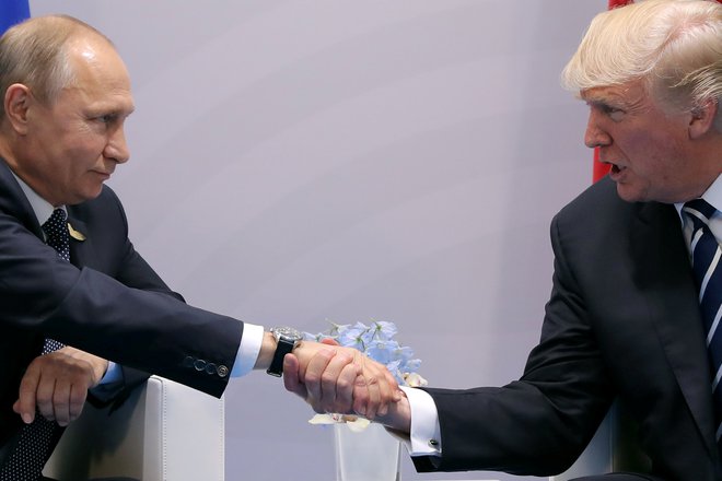 Do ruskega predsednika je ustrežljiv. FOTO: Carlos Barria/Reuters