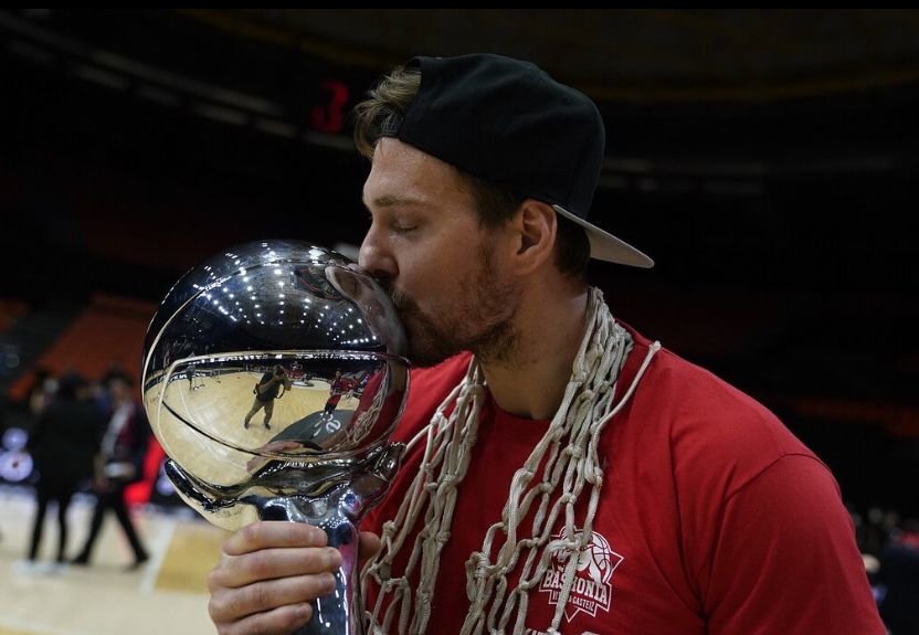 Fotografija: Zoran Dragić ima v vitrini naslov španskega prvaka v košarki. FOTO: Saski Baskonia