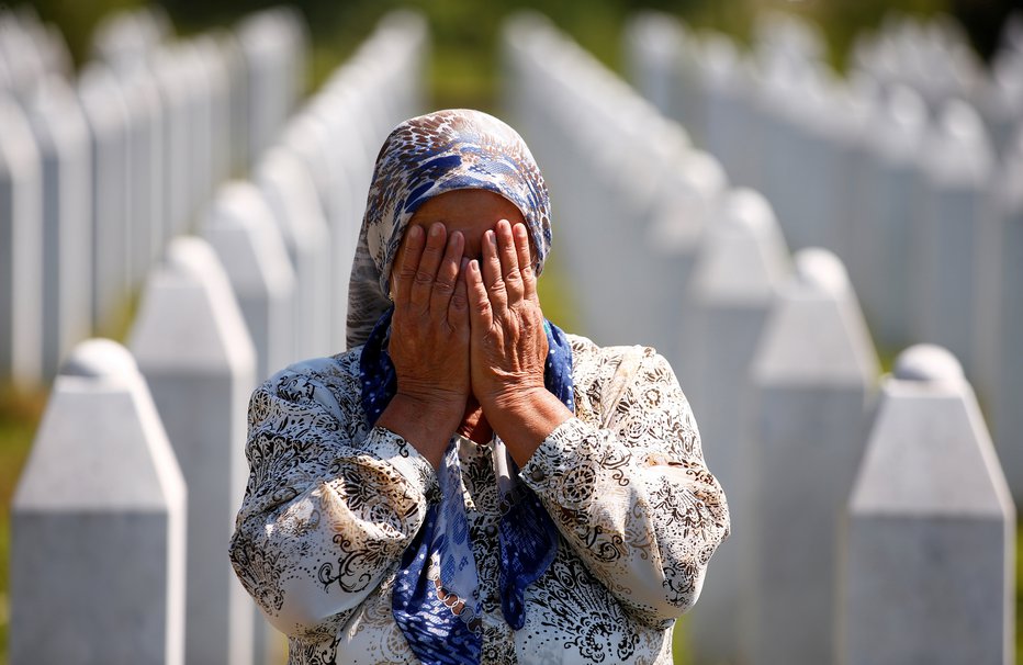 Fotografija: Ob 25. obletnici so pokopali devet žrtev genocida. FOTO: Dado Ruvić, Reuters