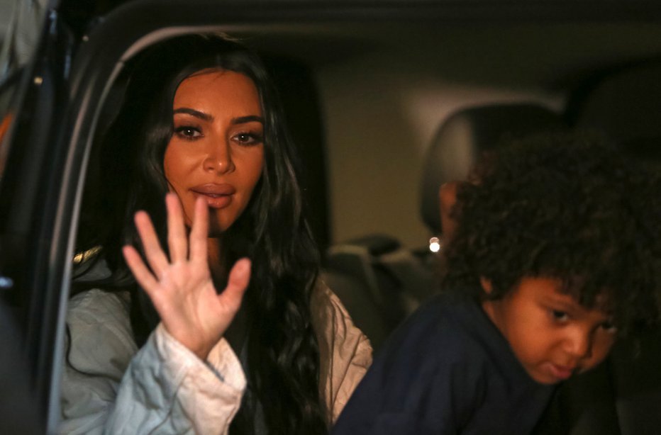 Fotografija: Kim Kardashian s sinom Saintom. FOTO: Stringer/reuters Reuters
