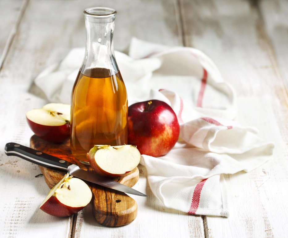 Fotografija: Jabolčnemu pripisujejo številne zdravilne lastnosti. FOTO: Anjelagr/Getty Images