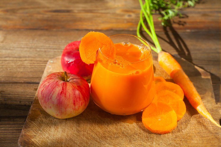 Fotografija: Korenček in jabolka, odlična kombinacija za sok! FOTO: Getty Images/iStockphoto