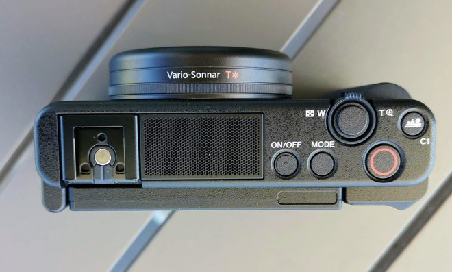 Sony že dlje sodeluje z nemško optično družbo Zeiss.