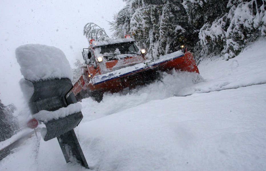 Fotografija: Sneženje bo zajelo vso Slovenijo. FOTO: Tadej Regent