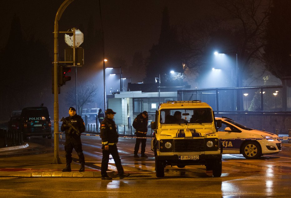 Fotografija: Bombni napad v Podgorici. FOTO: Reuters