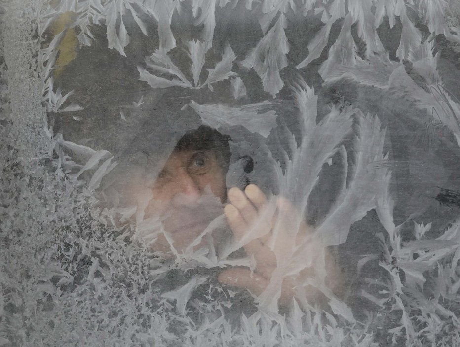 Fotografija: Navaden prehlad se lahko sprevrže v pljučnico ali pa še v kaj drugega. FOTO: Reuters