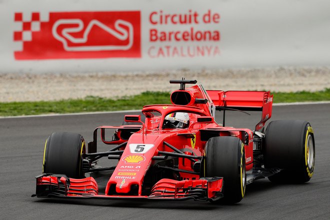 Ferrarijev dirkač Sebastian Vettel je pred dnevi odpeljal nov rekord proge v Montmelu. FOTO: AFP