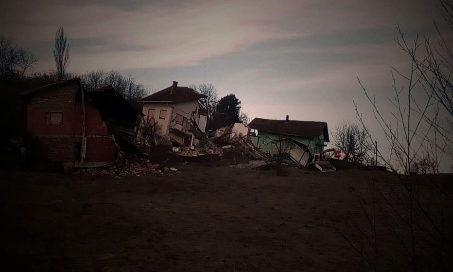 Fotografija: Kostanjica, ki jo je prizadel zemeljski plaz. FOTO: FB, Hrvaški Rdeči križ