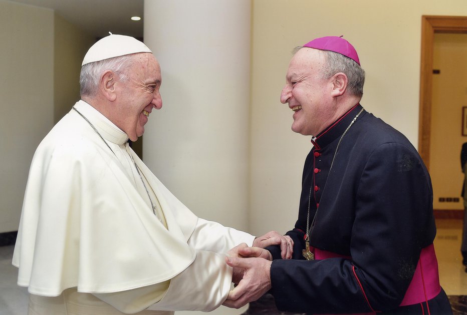 Fotografija: Kaj veselje, prava vzhičenost je preplavila papeža Frančiška in škofa Antona Jamnika ob snidenju! Foto: Vatican Media