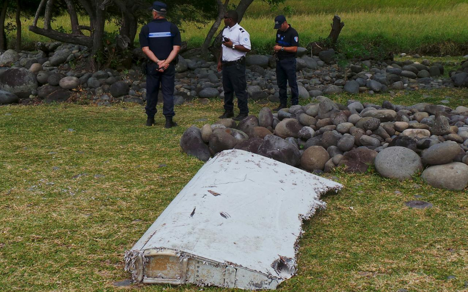Fotografija: Del letalskega krila je leta 2015 naplavilo na otok Reunion. FOTO: Reuters.