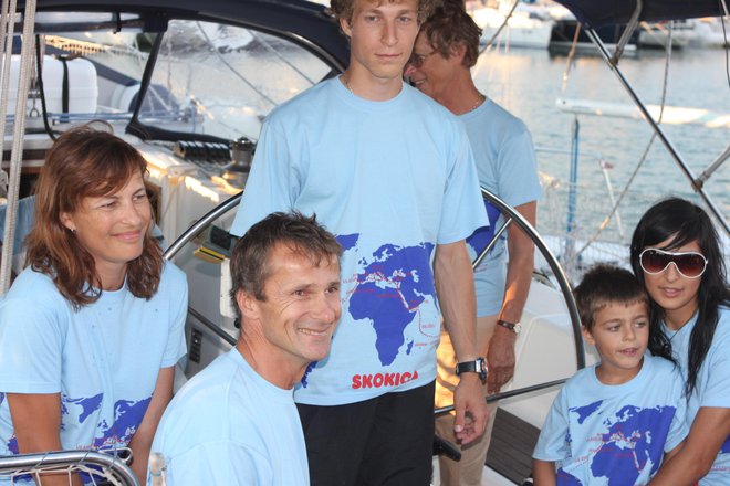 Miran Tepeš pred skoraj desetimi leti s svojo družino na Skokici. Foto Boris Šuligoj
