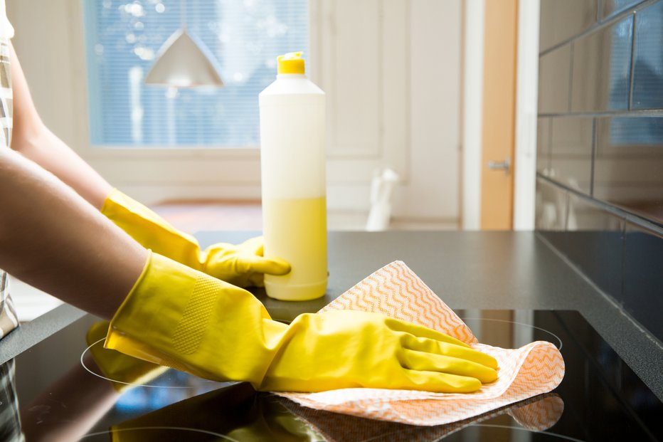 Fotografija: Z drobnimi triki bo čiščenje enostavnejše in hkrati učinkovitejše. FOTO: Thinkstock