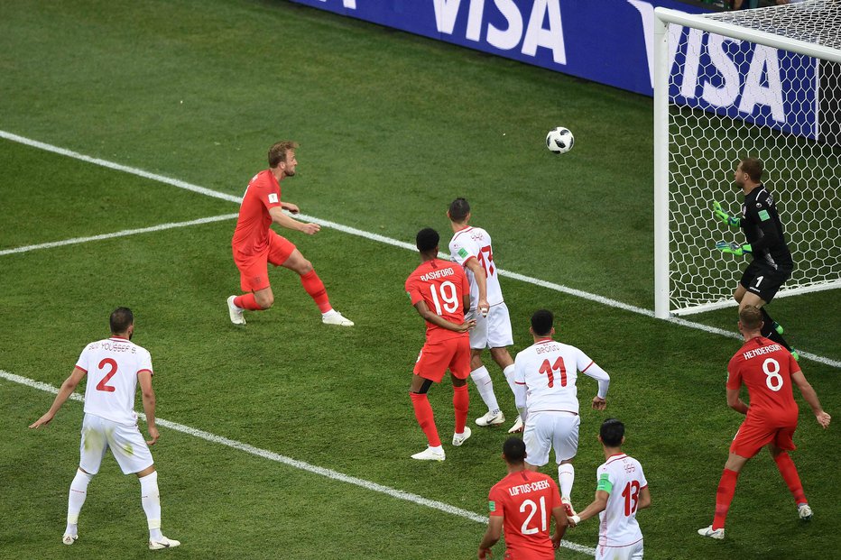 Fotografija: Takole je Harry Kane dosegel zmagoviti gol za Anglijo proti Tuniziji v sodniškem podaljšku. Foto: AFP
