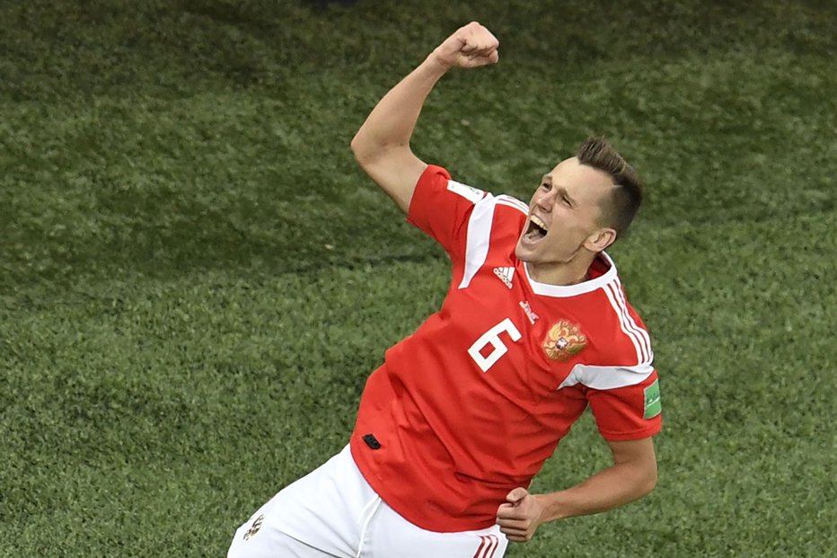 Fotografija: Rus Denis Čerišev je na tem svetovnem prvenstvu dosegel že tri gole. FOTO: AFP