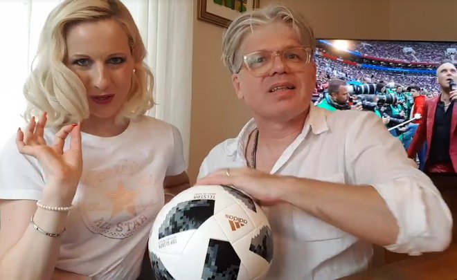 Nika in mož, novinar Matjaž Ambrožič, se nekajkrat v sezoni na nogometno tekmo odpravita kar skupaj.
