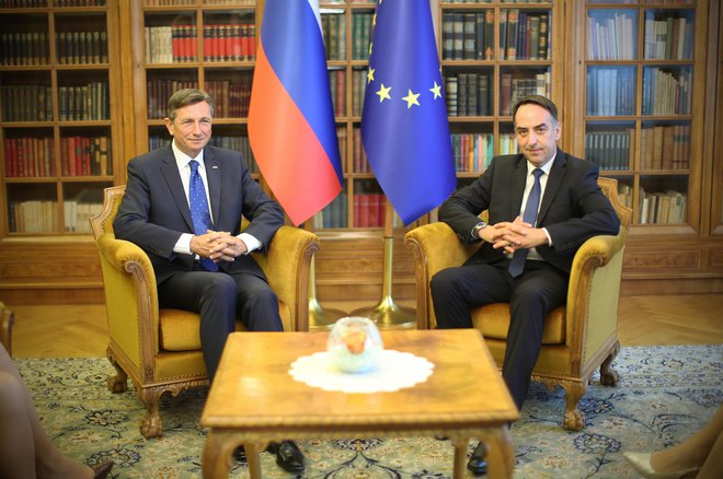 Predsednik Borut Pahor in Danijel Krivec, vodja poslanske skupine SDS, v Vili Podrožnik. FOTO: Jure Eržen, Delo