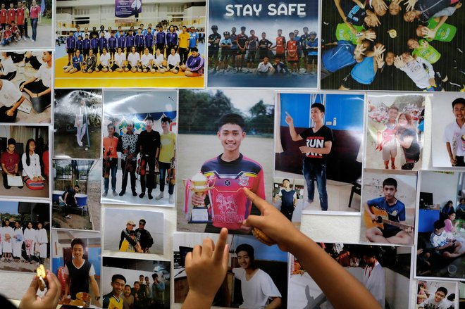 Usodo 12 tajskih dečkov spremlja ves svet. FOTO: Reuters