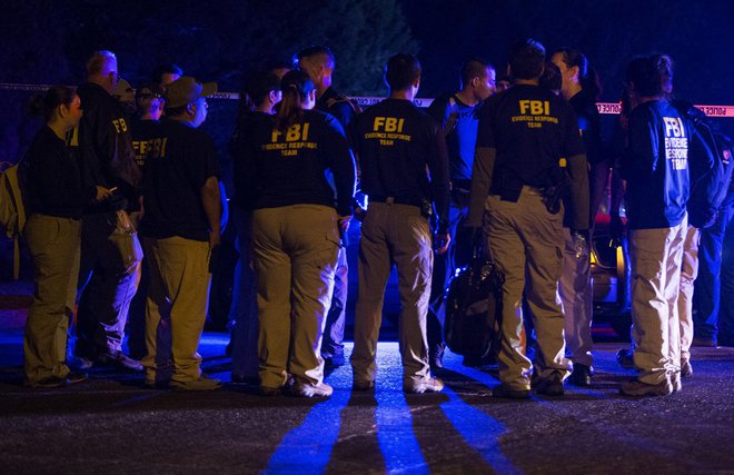 FBI išče sledi na kraju eksplozije. FOTO: AP