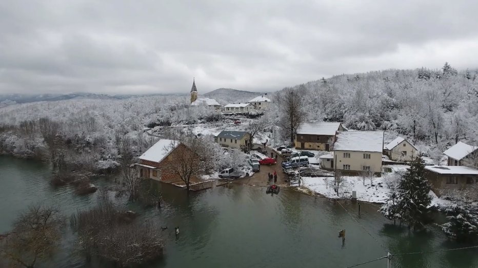 Fotografija: HGSS, Gospić, poplave, Kosinjska dolina, 21. marec 2018. FOTO: HGSS postaja Gospić