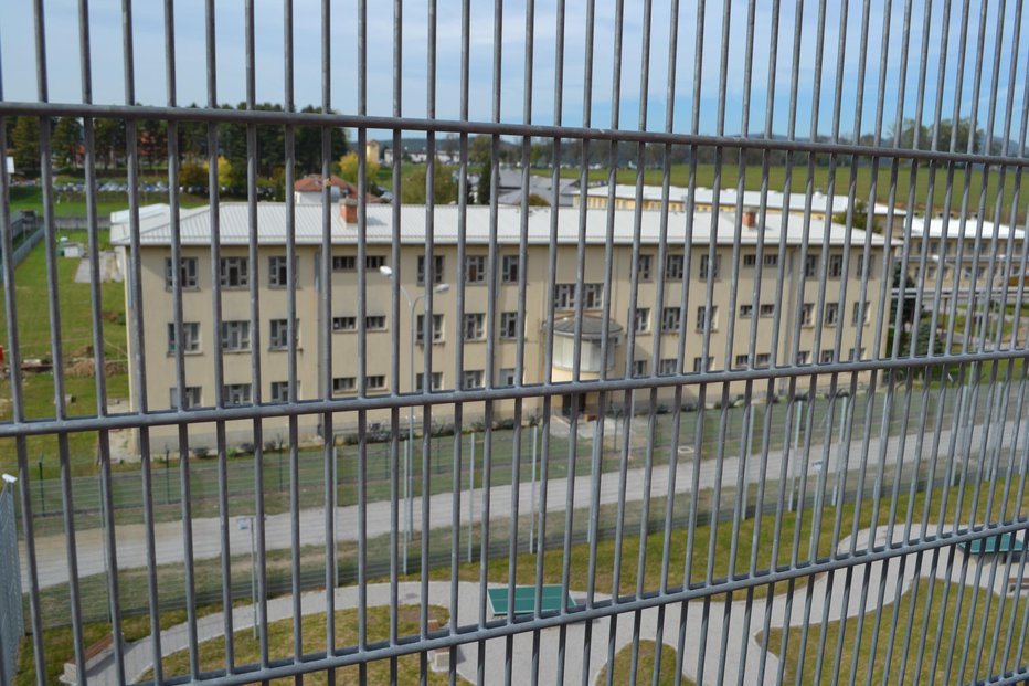 Fotografija: Zapor na Dobu. FOTO: Tanja Jakše Gazvoda