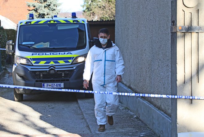 Umor na Kettejevi ulici, 18.12.2017, Maribor [umir na kettejevi ulici, maribor, policija, forenziki] FOTO: Tadej Regent/delo