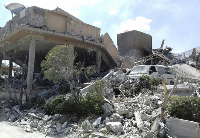 Sirske oblasti so objavile fotografije, ki prikazujejo uničenje. FOTO: AP