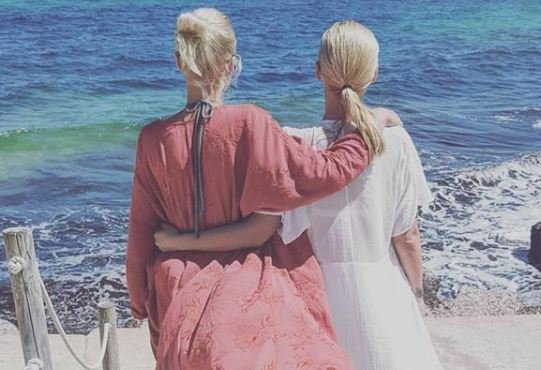 Fotografija: Nataša Bekvalac s sestro. FOTO: Instagram