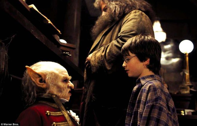 V filmu o Harryju Potterju se je prelevil v goblina.