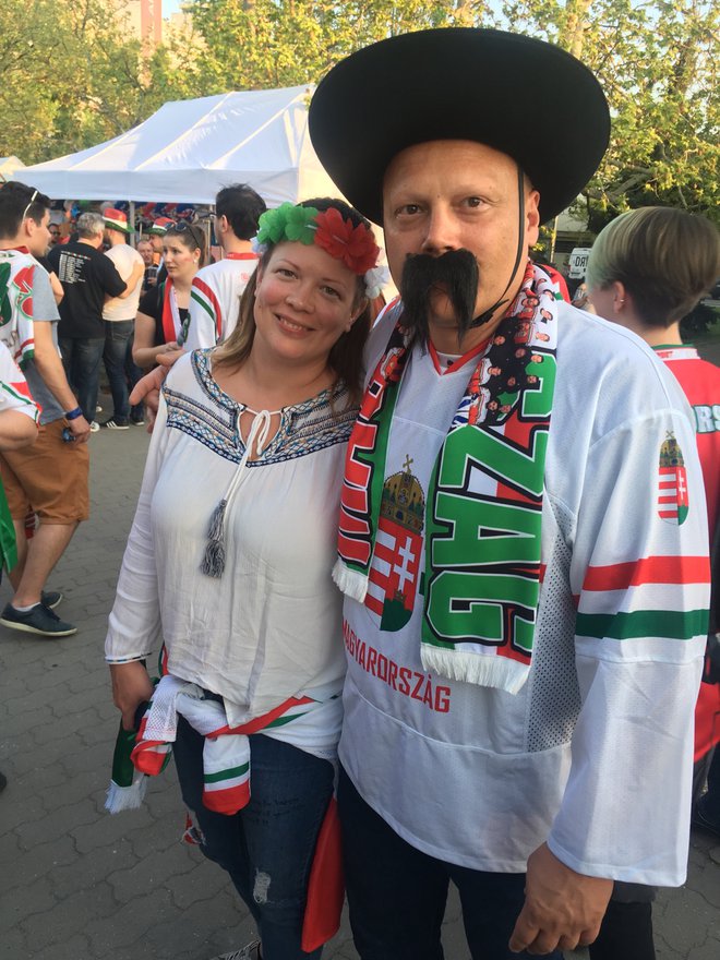 Madžarska navijača z etno pridihom FOTO: R. T.