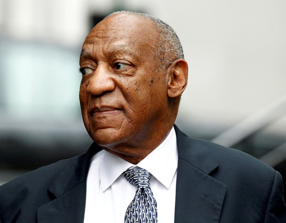 Fotografija: Prvo sojenje 80-letnemu Cosbyju se je junija lani končalo brez razsodbe. FOTO: Reuters 
