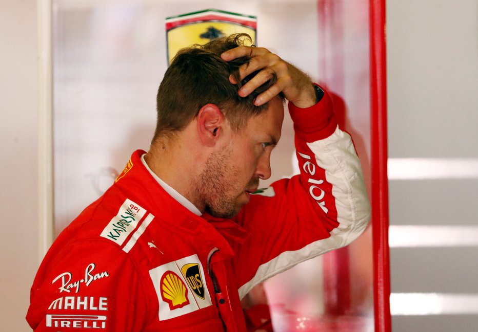 Fotografija: Sebastian Vettel se je po nedeljskem četrtem mestu v Barceloni držal za glavo. FOTO: Reuters
