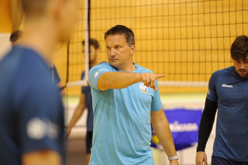 Fotografija: Trener Samo Miklavc bo slovenske odbojkarje peljal čez izzive evropske lige. FOTO: OZS/Aleš Oblak