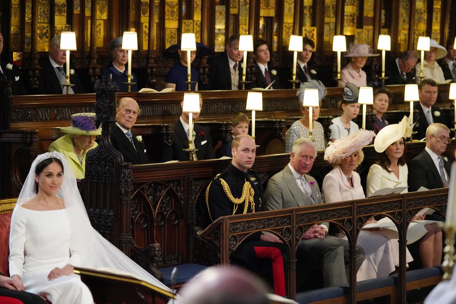 Fotografija: Prazen sedež poleg princa Williama je bil v spomin na princeso Diano. FOTO: AFP