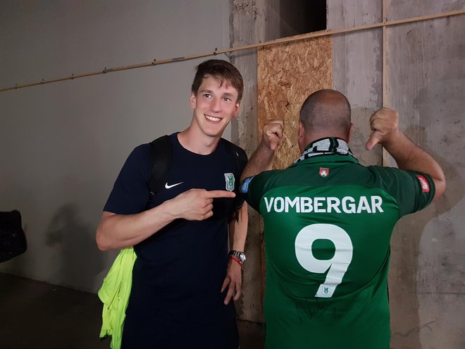 Andres Vombergar se rad druži z navijači. FOTO: DRAGO PERKO