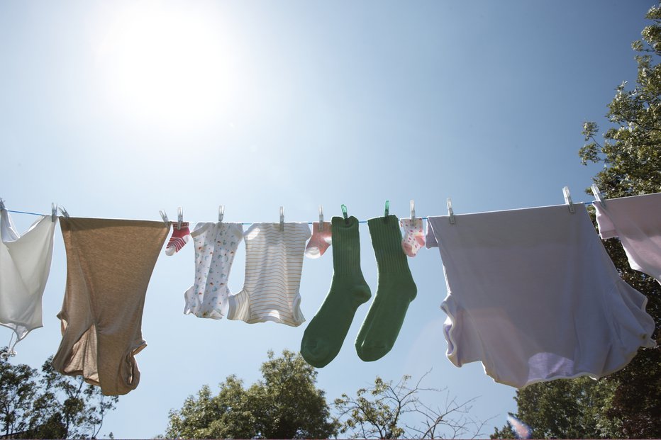 Fotografija: Nekatera oblačila morajo v pranje vedno, ko jih slečete, druga lahko oblečete večkrat. FOTO: Thinkstock