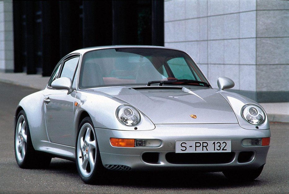 Fotografija: Porsche 993, ki je bil v proizvodnji od konca leta 1993 do 1998, je s prepletom klasike, elegance in vrhunske tehnike najsvetlejša točka sage modela 911. Fotografije: Porsche