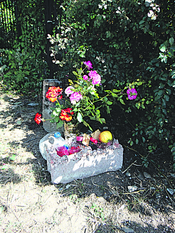 Fotografija: Cvetje na kraju tragedije FOTO: Blic