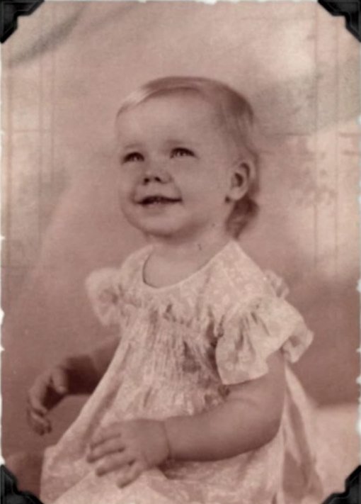 Janis Joplin se je rodila leta 1943 v majhnem industrijskem mestu Port Arthur v južnem Teksasu v družini srednjega razreda.