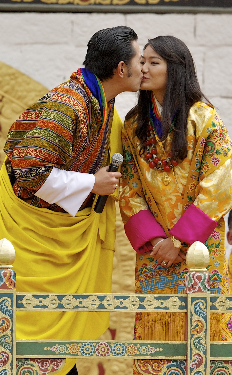 Fotografija: Prvi poljub pred 50.000 obiskovalci. FOTO: Guliver/getty Images
