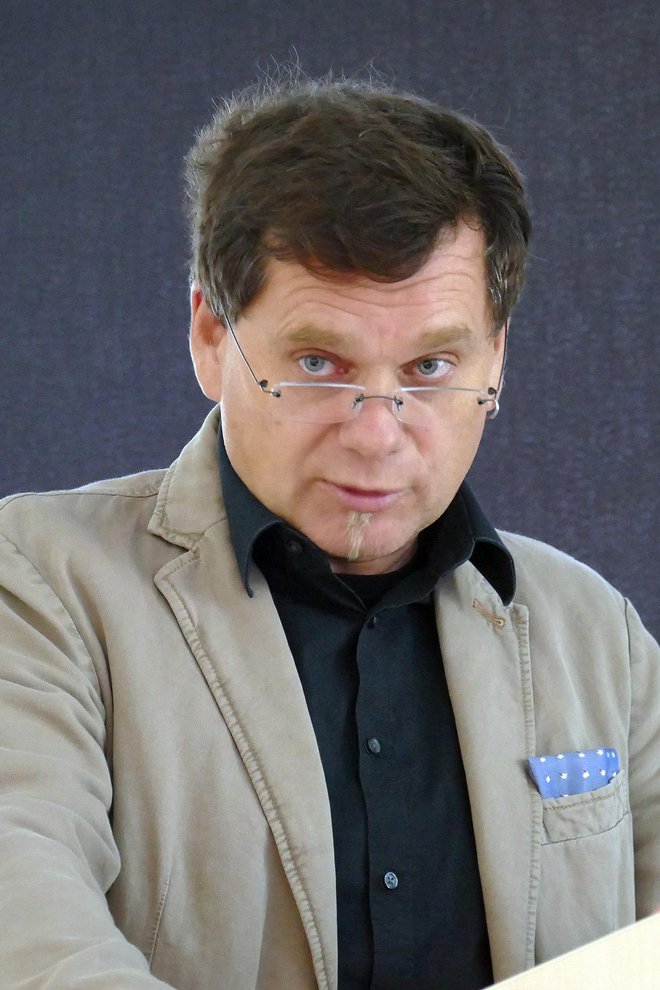Darko Knez je vodja razstavnega projekta Slovenija v simbolih.