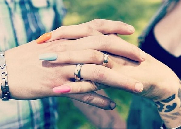 Fotografija: Pokazala sta poročna prstana. FOTO: Instagram