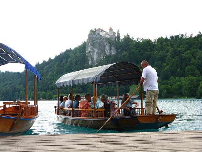 Blejsko jezero, ki privablja turiste z vseh koncev, bo odslej še lepše in bolj čisto. Foto: Blaž Račič