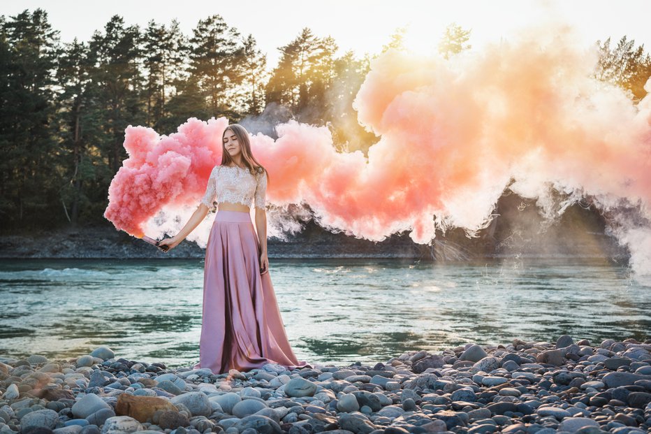 Fotografija: Predstavljajte si, da stopite v oblak barve, ki jo potrebujete, jo vdihnete in se navzamete njene vibracije. FOTOGRAFIJI: Guliver/Getty Images