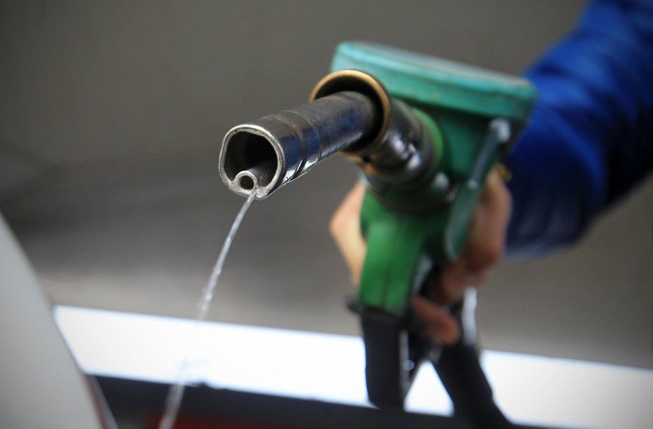 Fotografija: Nove cene bencina in dizla. FOTO: Leon Vidic, Delo